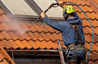 Démoussage et hydrofuge de toiture aux Étilleux